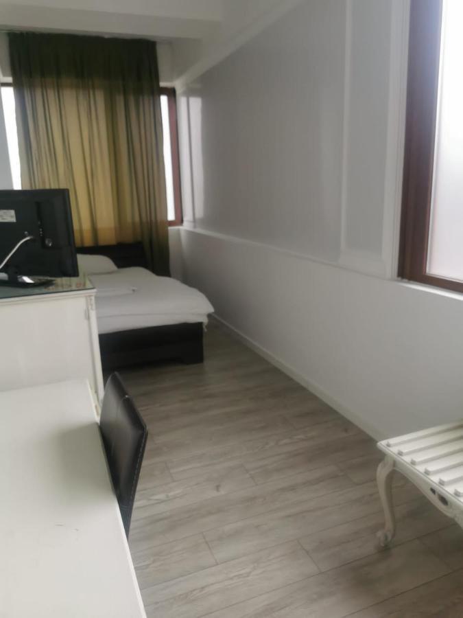 Nevis Fundeni Hotel Bukares Bagian luar foto