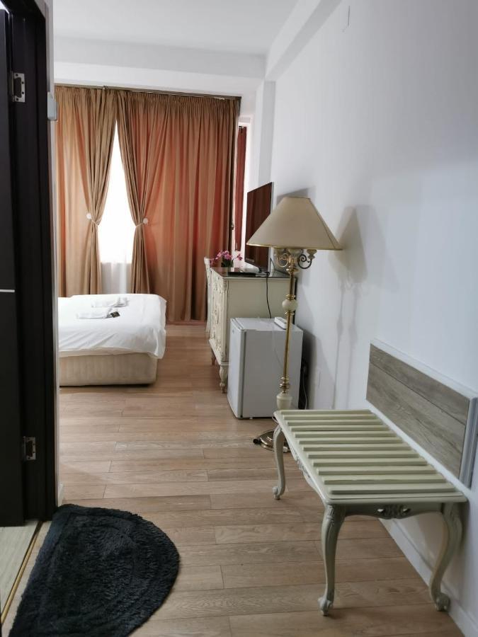 Nevis Fundeni Hotel Bukares Bagian luar foto