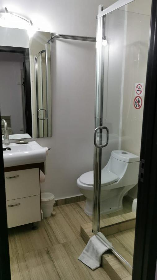Nevis Fundeni Hotel Bukares Bagian luar foto