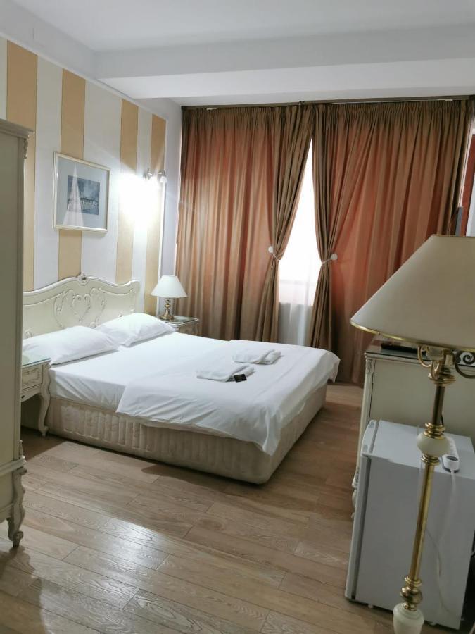 Nevis Fundeni Hotel Bukares Bagian luar foto