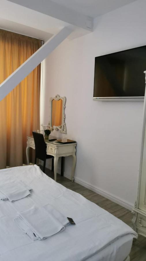 Nevis Fundeni Hotel Bukares Bagian luar foto