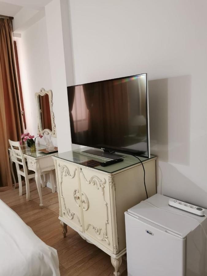 Nevis Fundeni Hotel Bukares Bagian luar foto