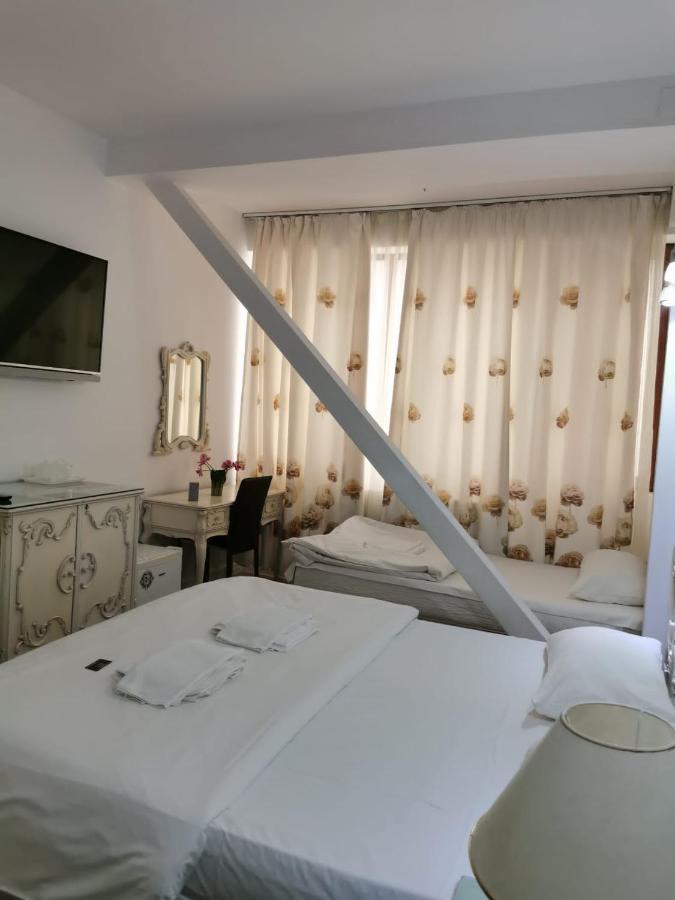 Nevis Fundeni Hotel Bukares Bagian luar foto