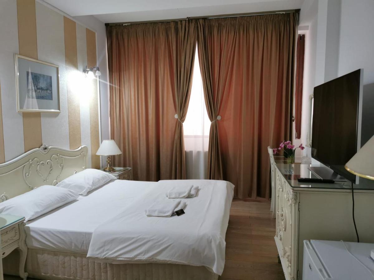 Nevis Fundeni Hotel Bukares Bagian luar foto