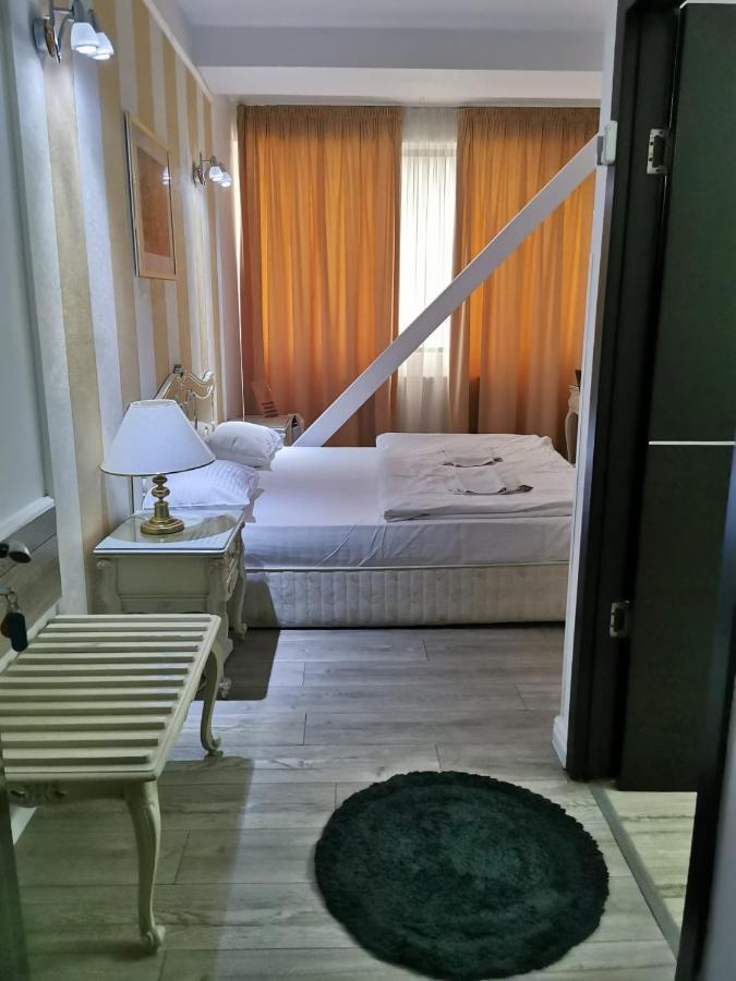 Nevis Fundeni Hotel Bukares Bagian luar foto
